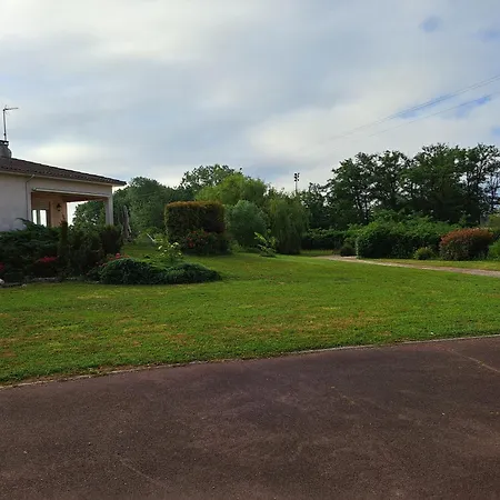 A La Source * Saint-Medard-de-Guizieres