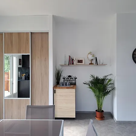 A La Source Saint-Medard-de-Guizieres