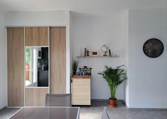 A La Source Saint-Medard-de-Guizieres